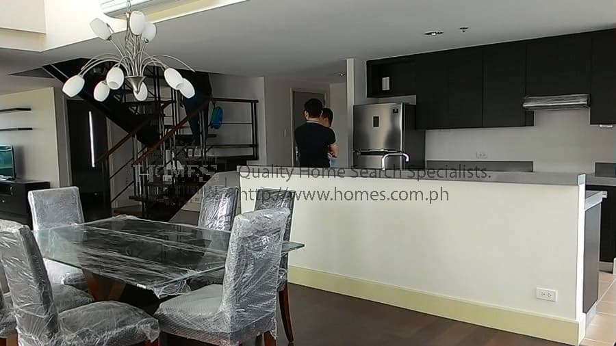 Fully furnished 3-bedroom at Edades Towers - photo 2