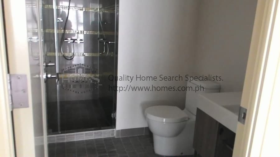 Fully furnished 3-bedroom at Edades Towers - photo 5