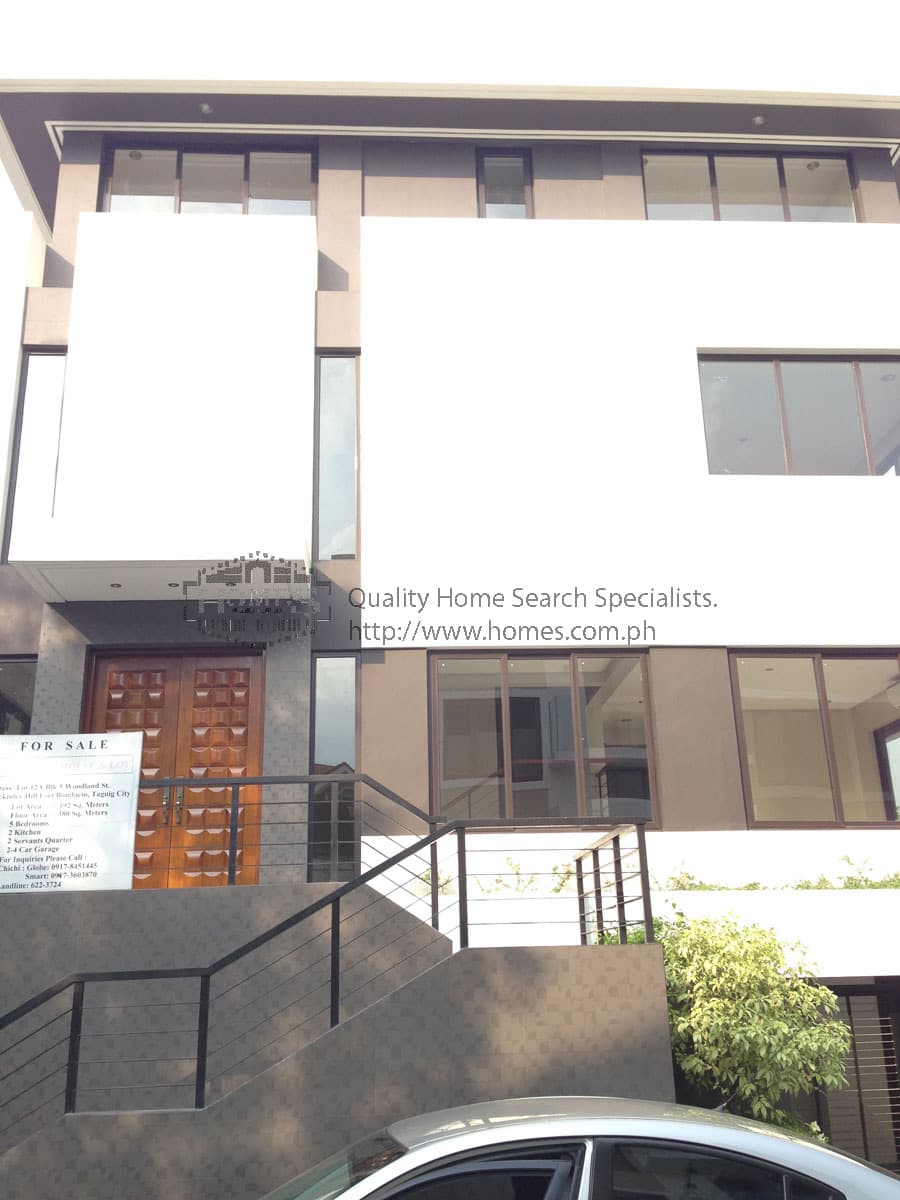 Modern three-storey - Mckinley Hills, Taguig - photo 1