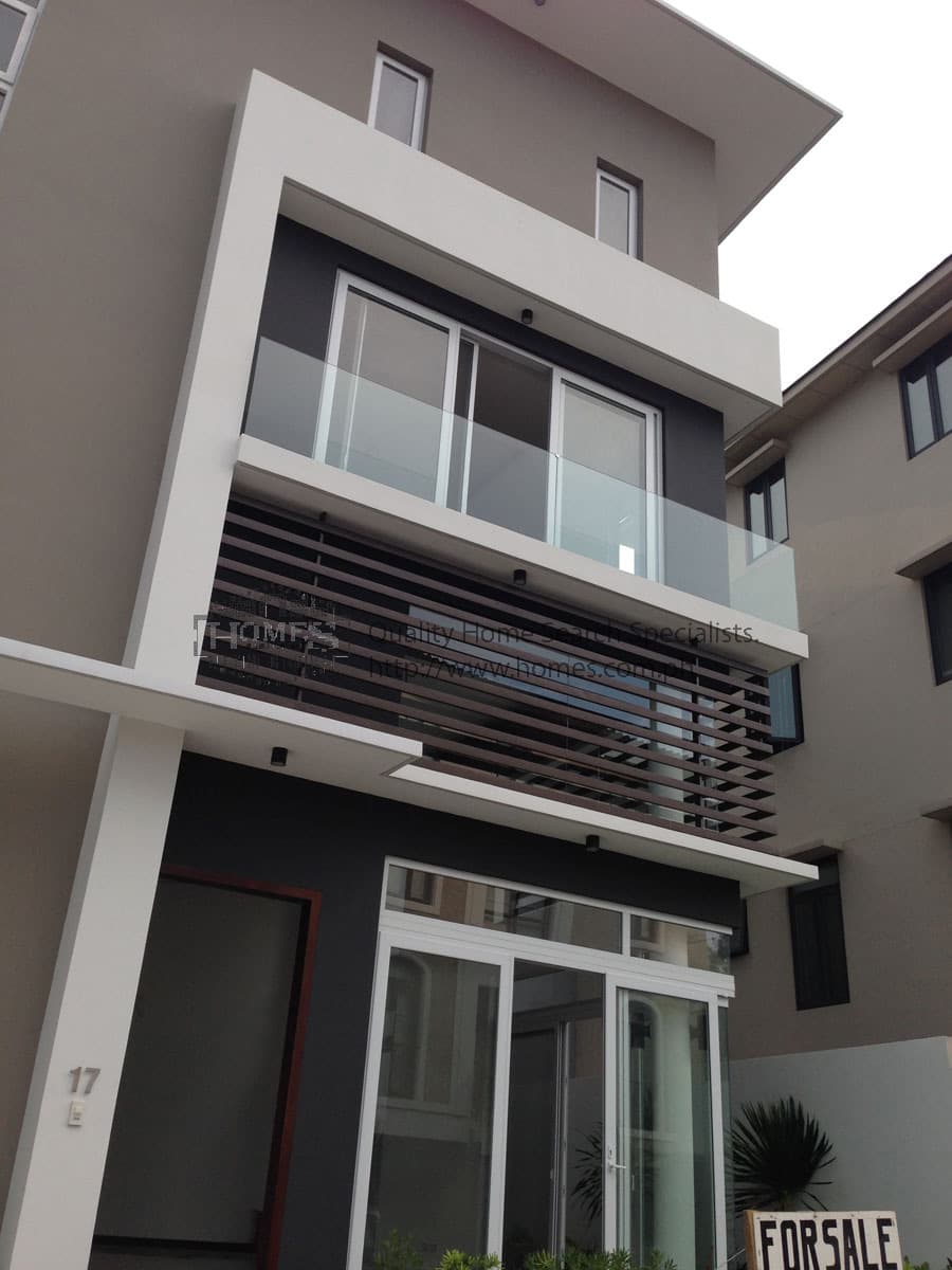 Modern three-storey house with mezanine - photo 2
