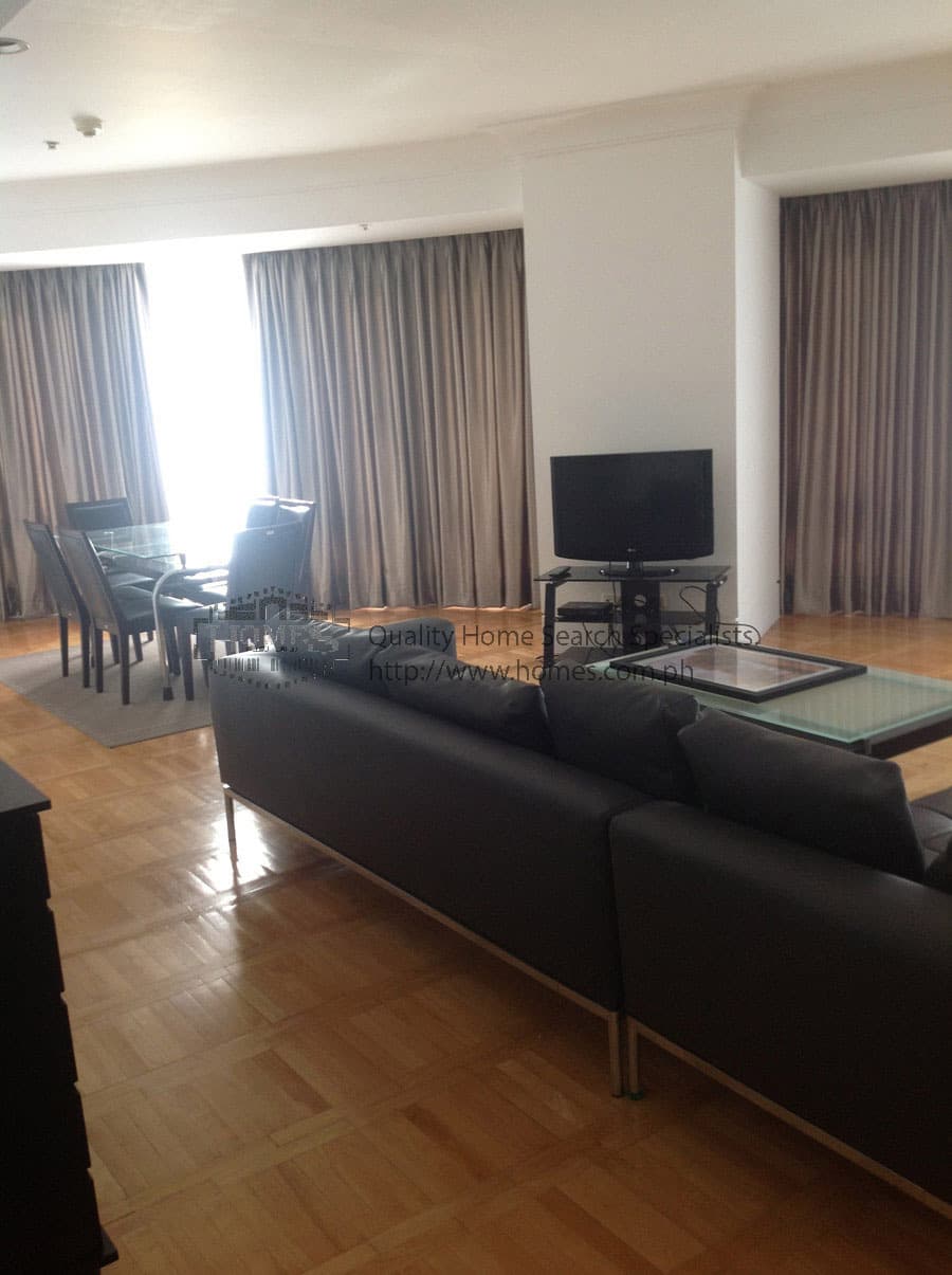 Fully furnished 2-bedroom at One Mckinley Place - photo 4