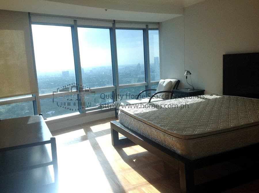 Furnished 3-bedroom at One Mckinley - photo 3
