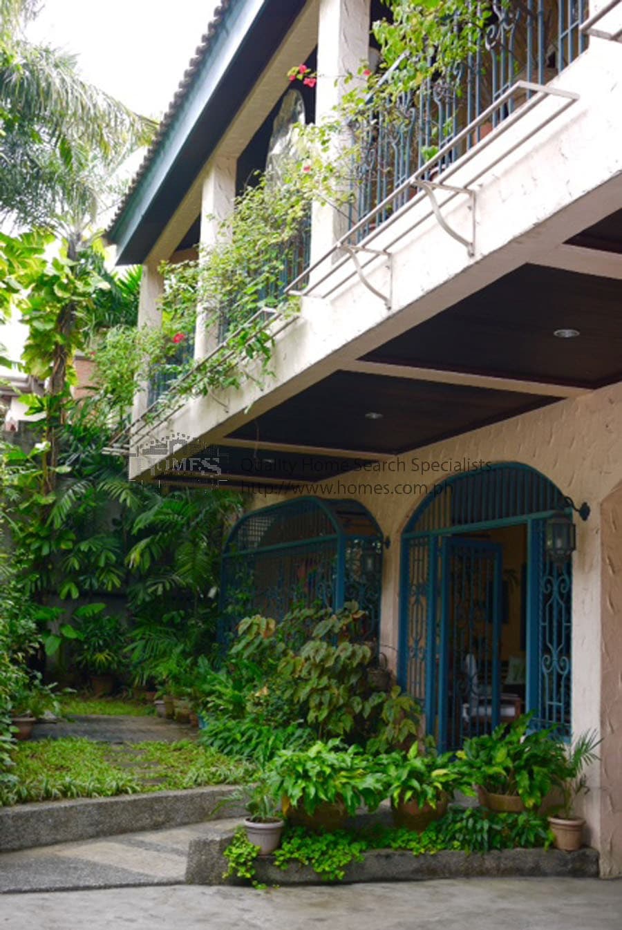 Robust structured Spanish inspired 2-storey - Bel Air, Makati - photo 1