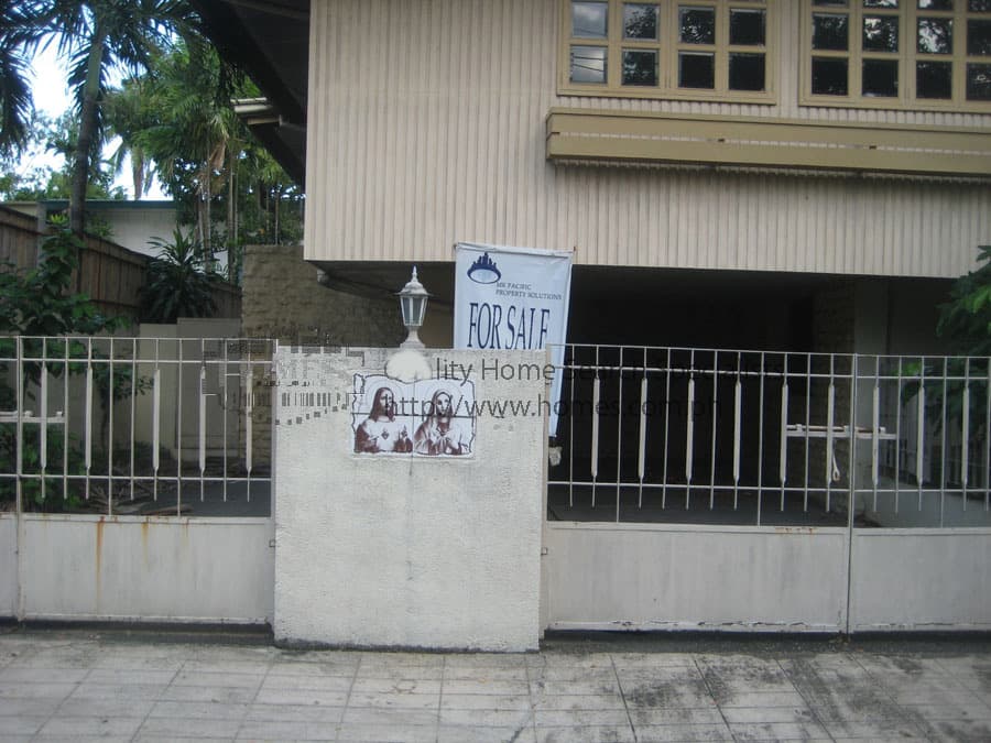Understated 2-storey house - Bel Air, Makati - photo 1