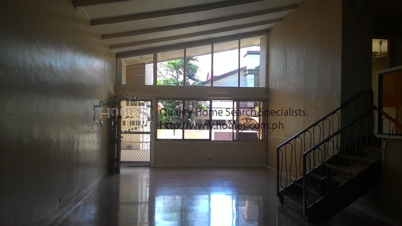 Bargain throwback 2-storey - photo 2
