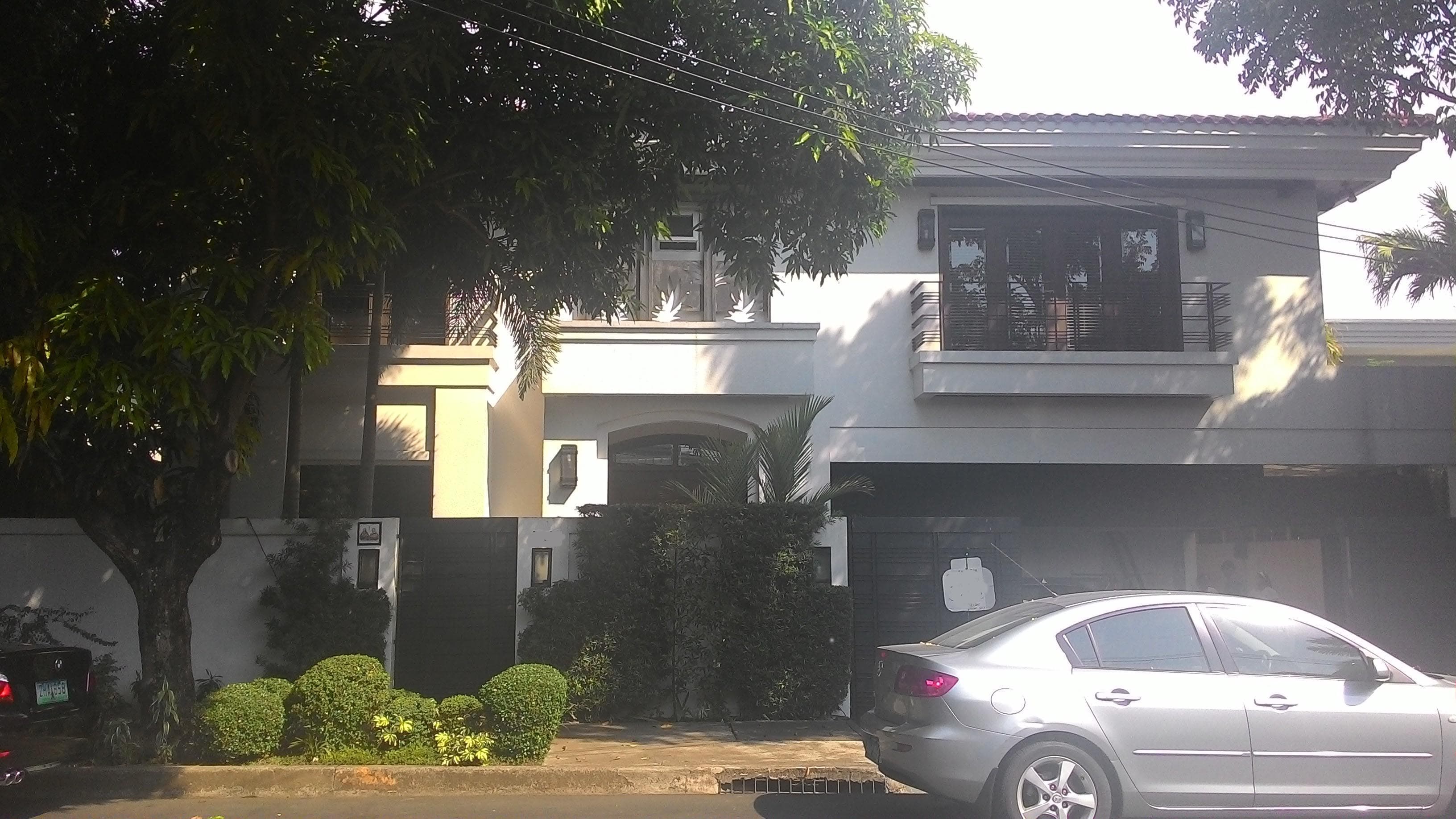 Desirable and pristine 2-storey
