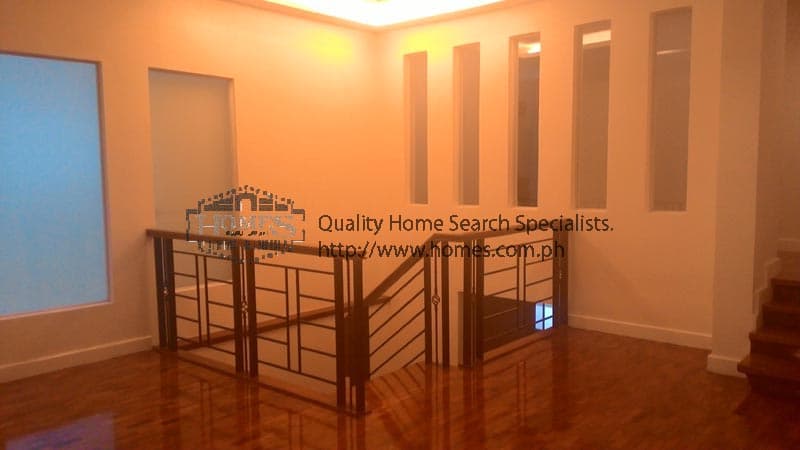 Modern and spacious contemporary split-level - photo 4