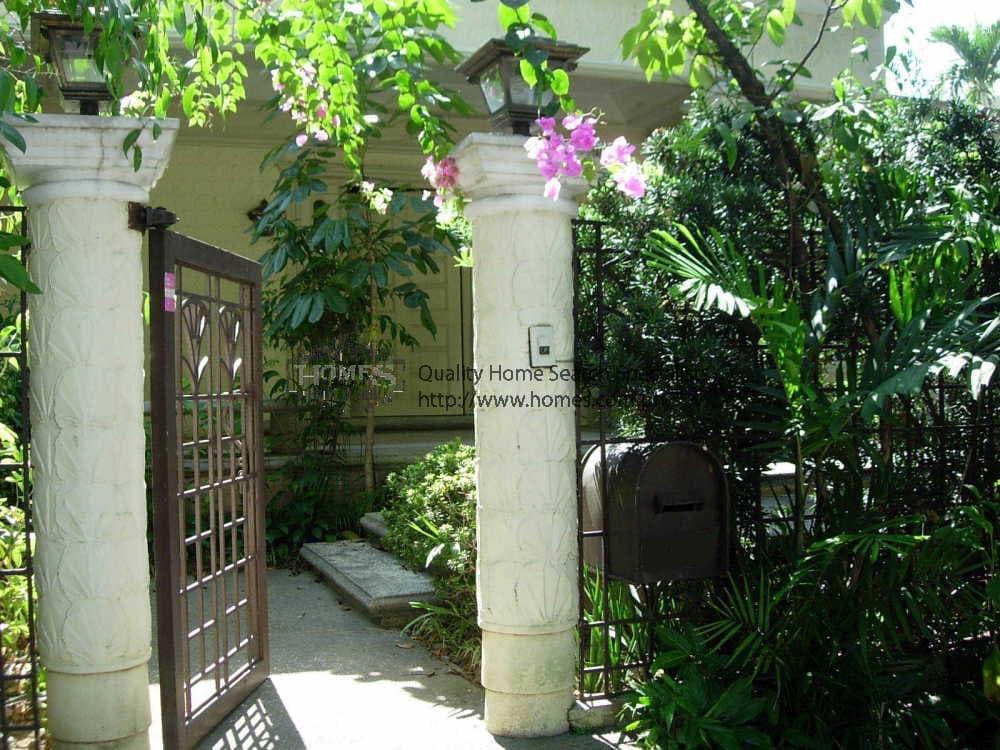 Regal and functional two storey - photo 2