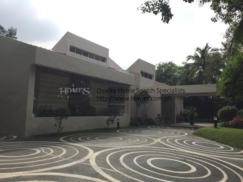 Massive contemporary split level - Forbes Park, Makati - photo 1