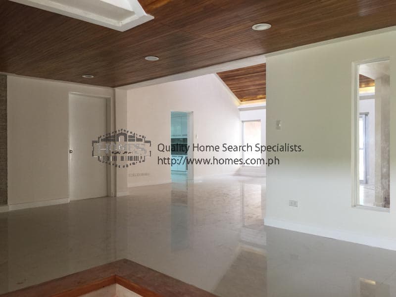 Massive contemporary split level - photo 4