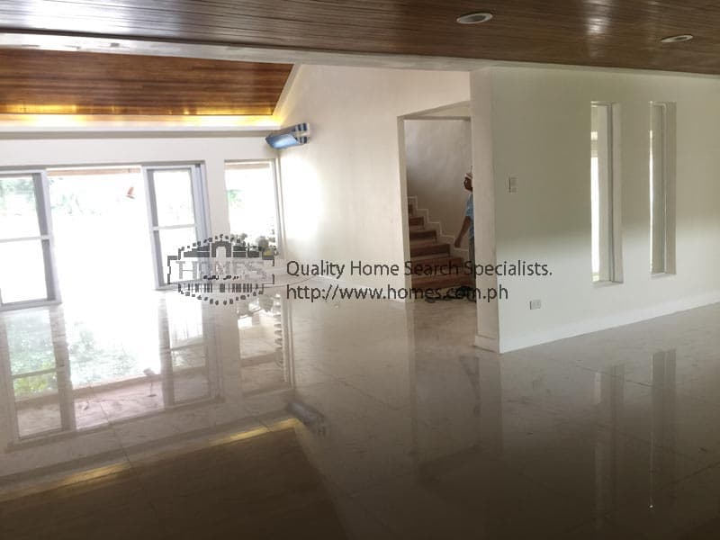 Massive contemporary split level - photo 3