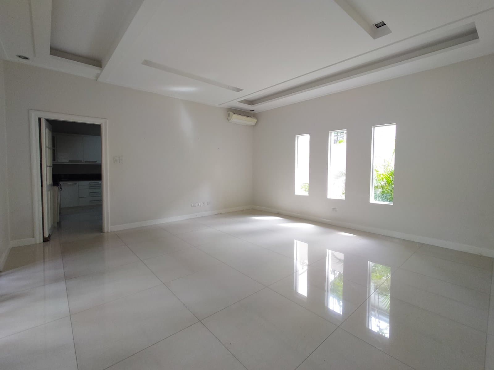 Solid modern 2-storey - photo 5