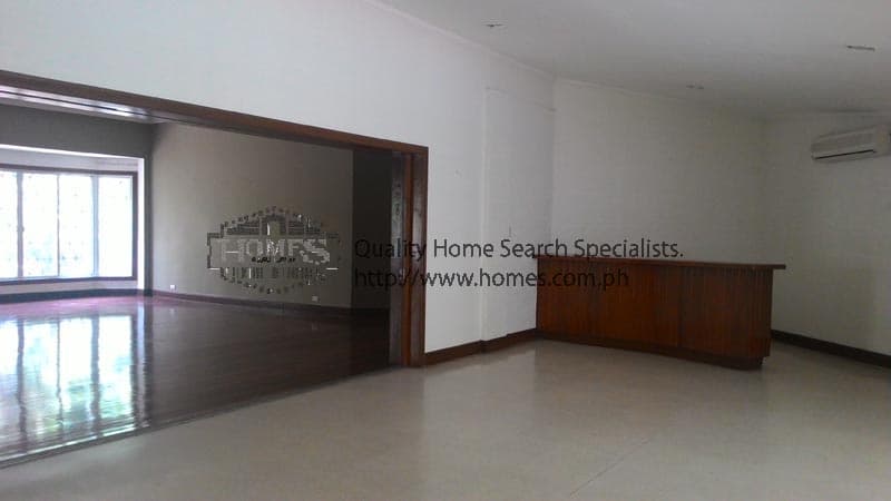 Roomy bungalow - Urdaneta Village, Makati - photo 1