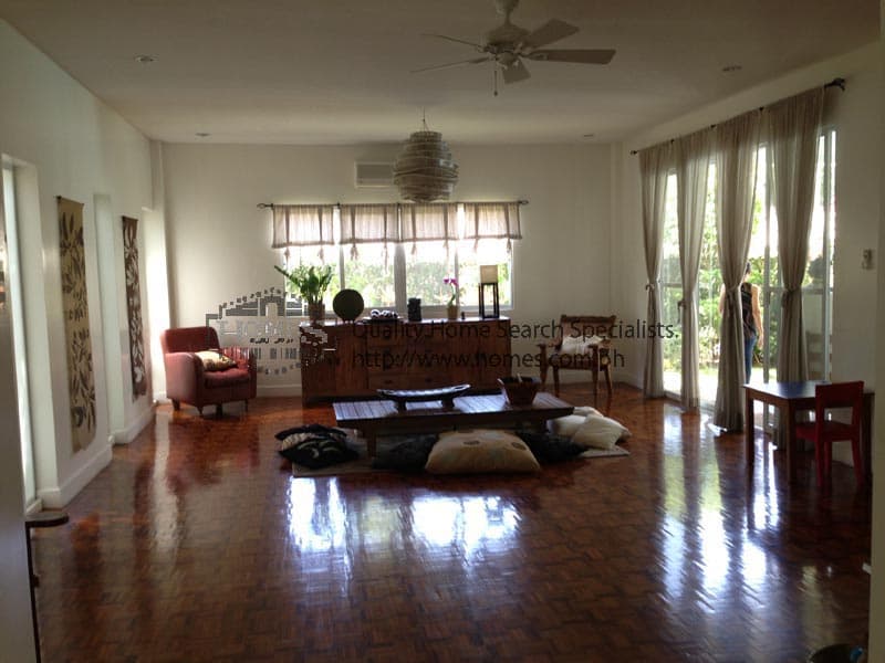 Pleasant and cozy split-level - photo 3