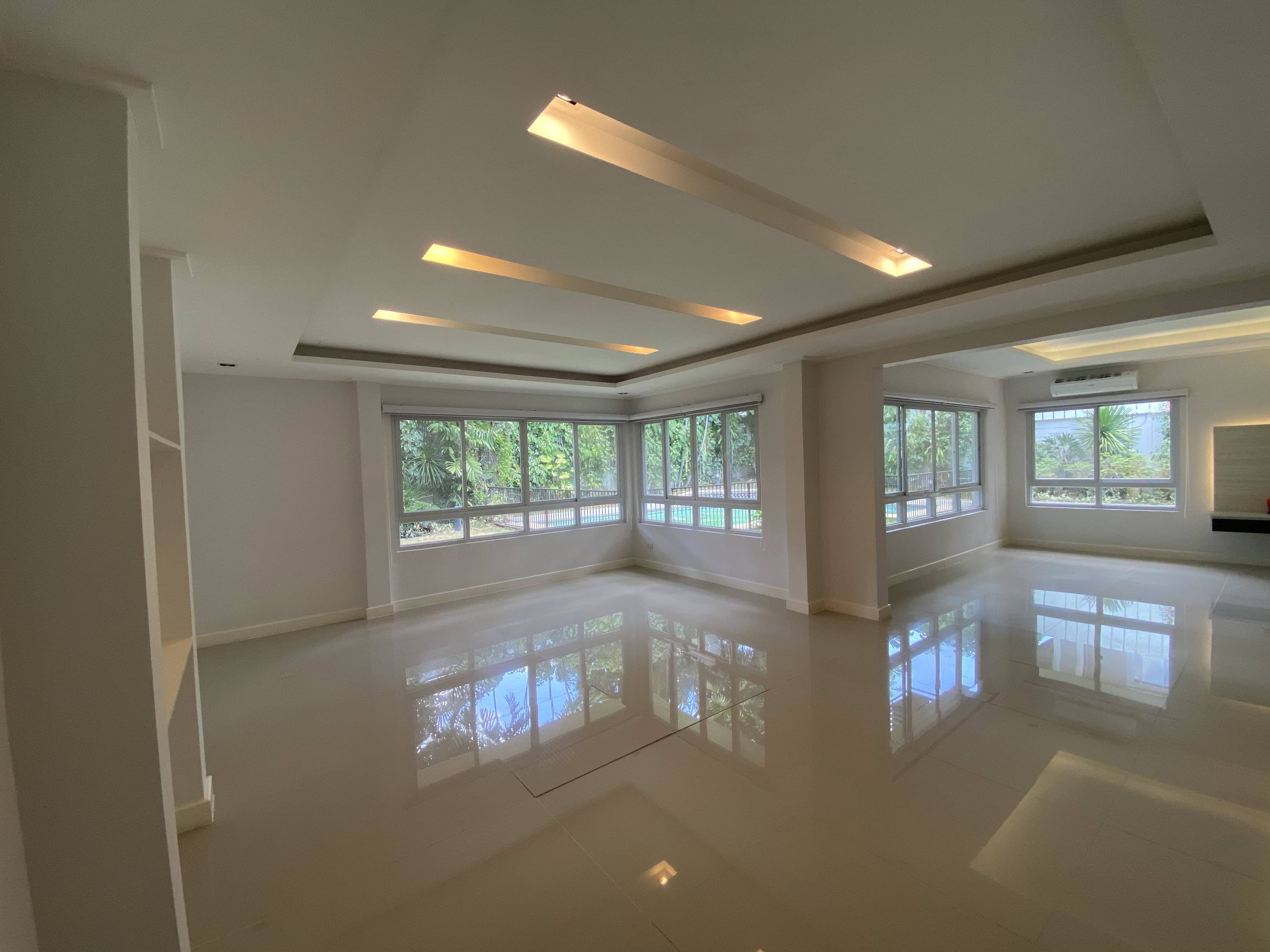 Upgraded modern 2-storey - photo 3