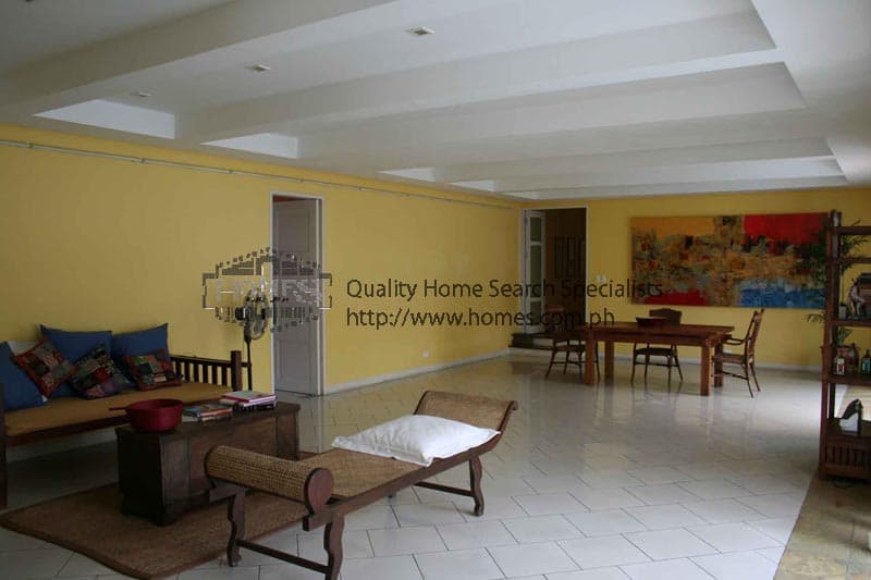 Updated wide bungalow - photo 4