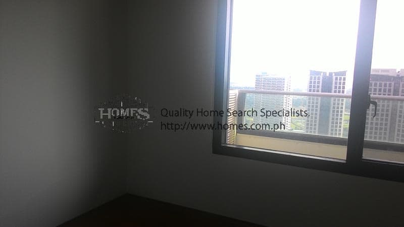 Semi-furnished  3 bedroom with balcony at the Arya Residences - photo 4