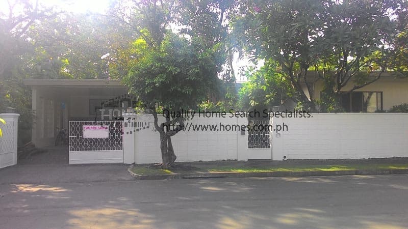 Wood framed bungalow - Urdaneta Village, Makati - photo 1