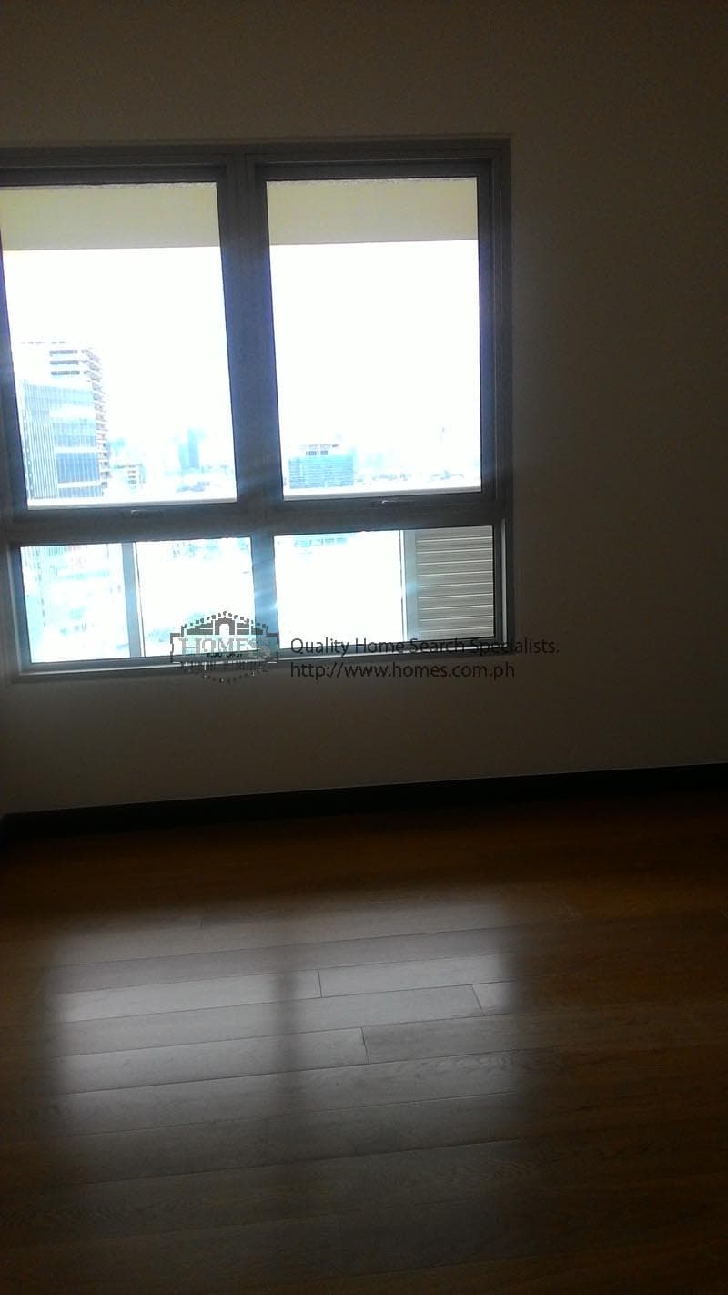 Splendidly located 2 bedroom Condominium at One Serendra - photo 5