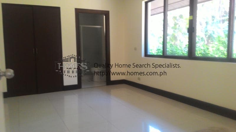 Sprawling Bungalow - photo 4