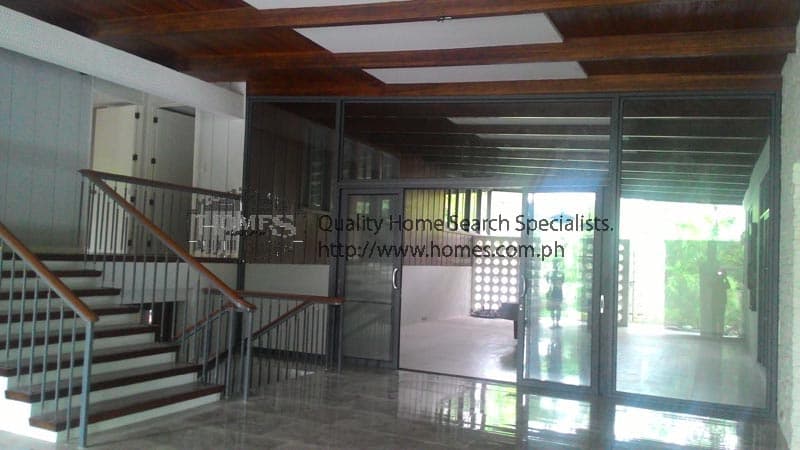 Massive split-level house - photo 2