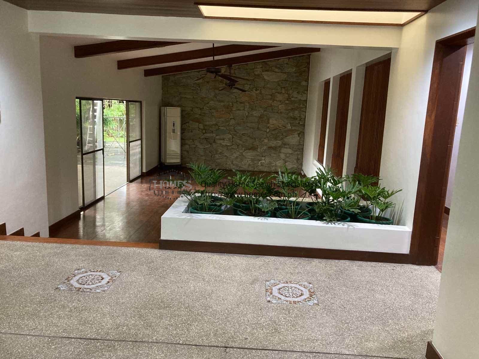 Renovated split level with large lanai - photo 5