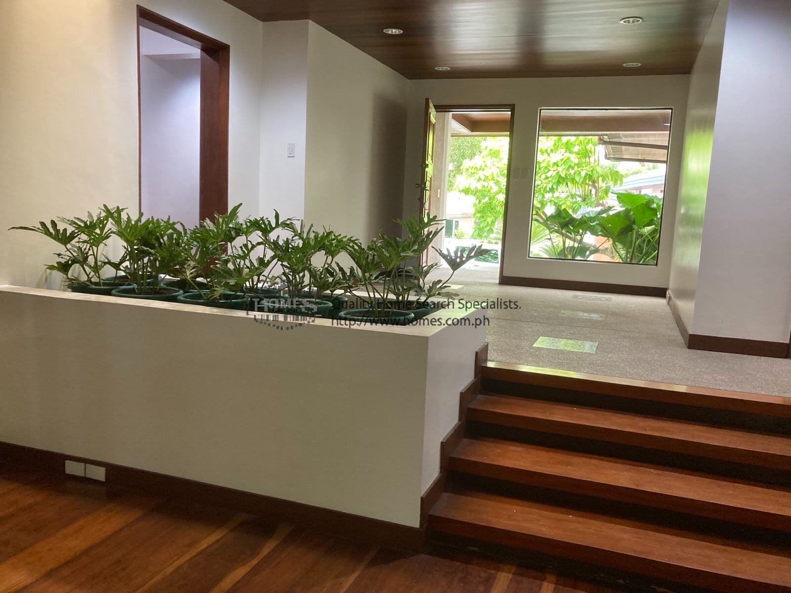Renovated split level with large lanai - photo 4