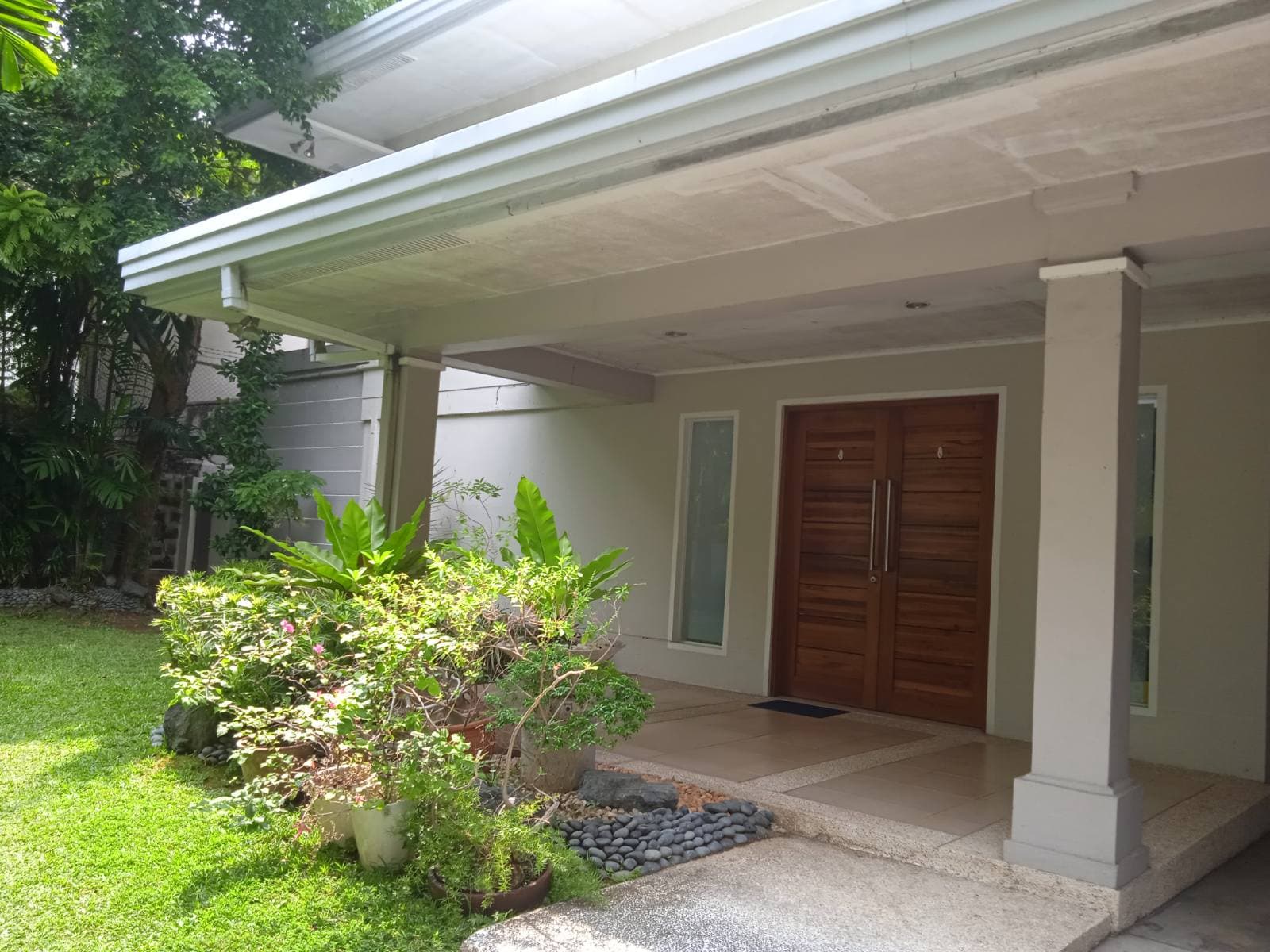 Elegant and homey 2 -storey - photo 2