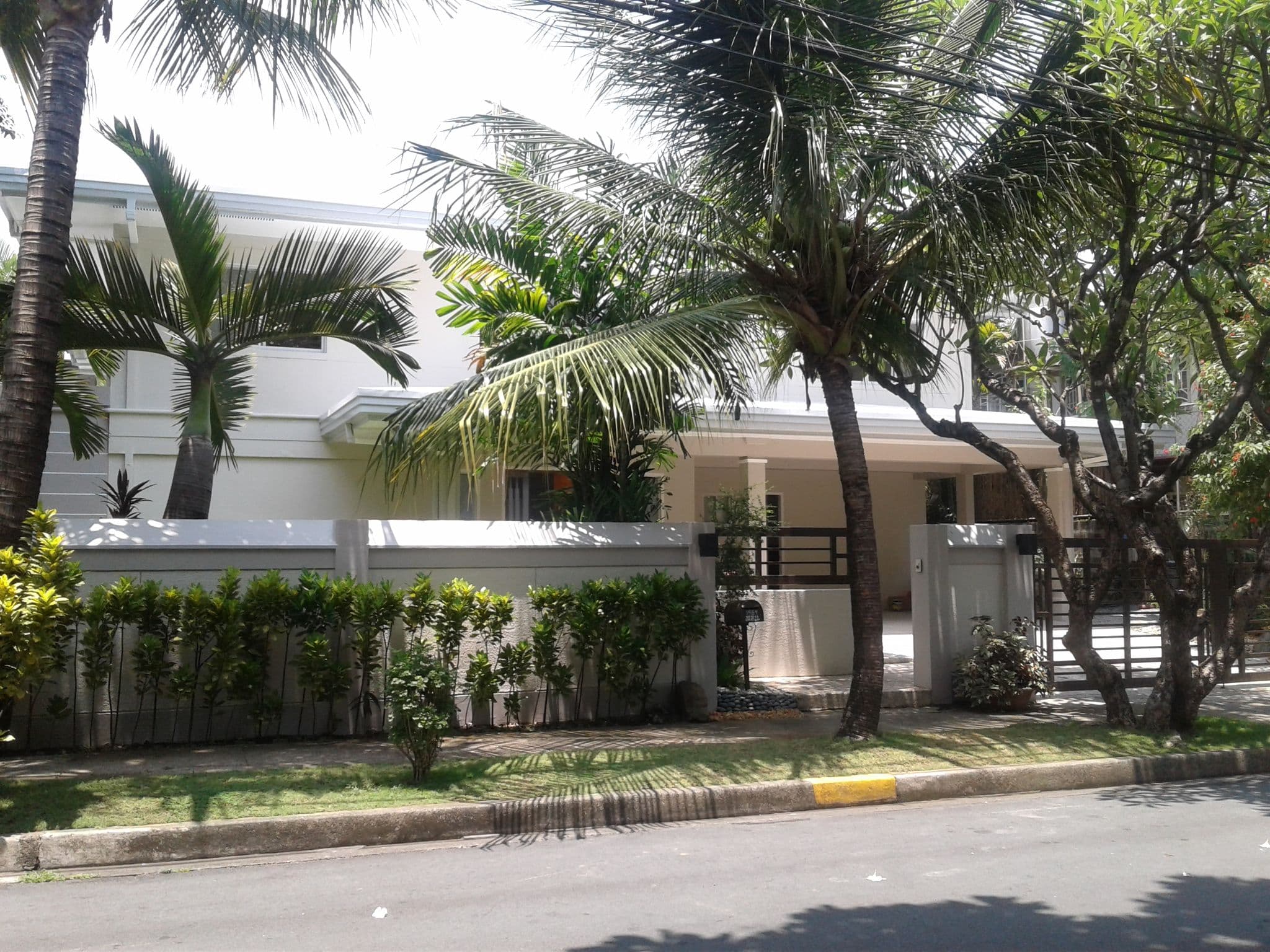 Elegant and homey 2 -storey - Dasmarinas Village, Makati - photo 1