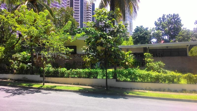 Upgradeable 2-storey - Urdaneta Village, Makati - photo 1