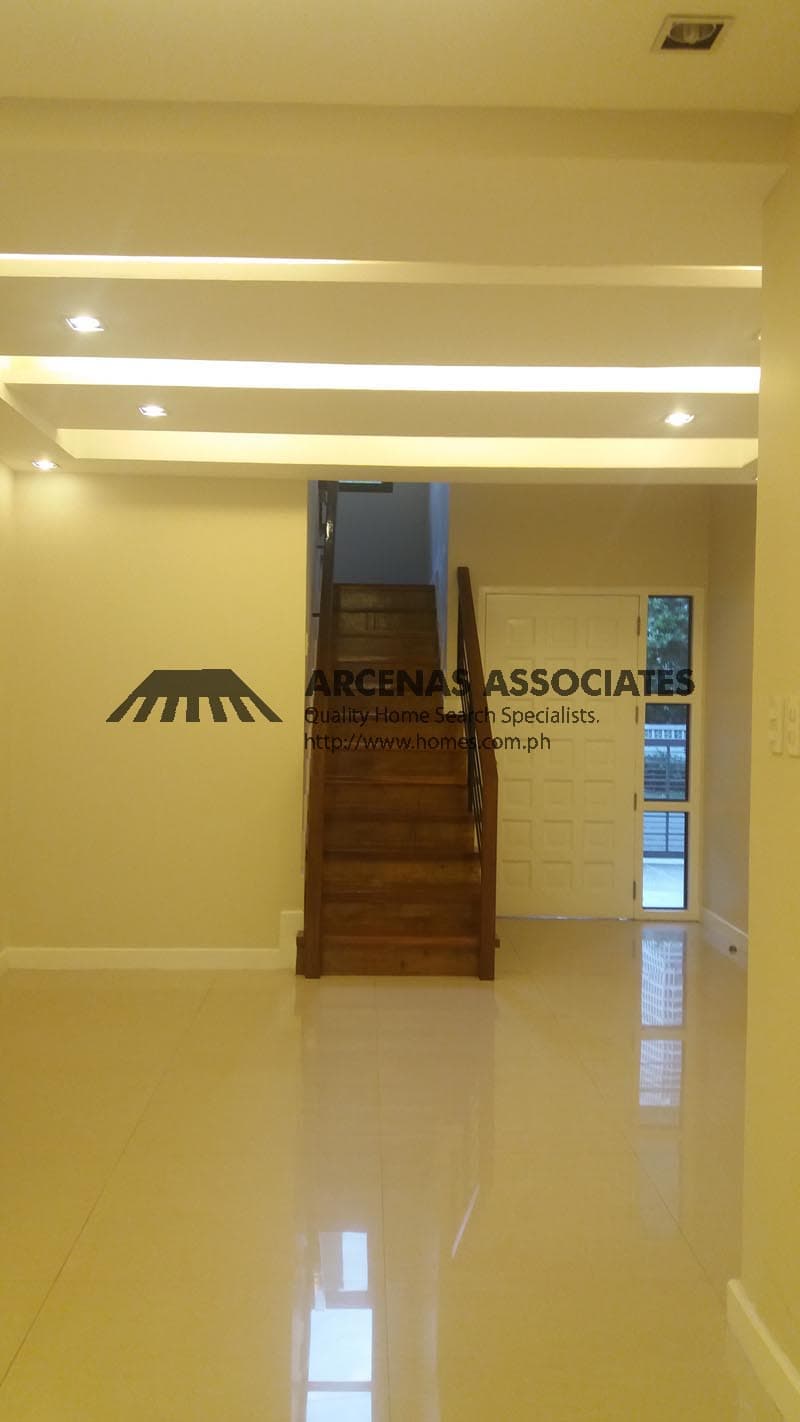 Renovated 2-storey home - photo 4
