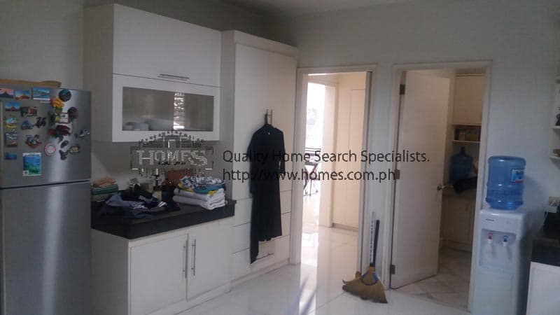 Upgraded and bright 2-storey - photo 4