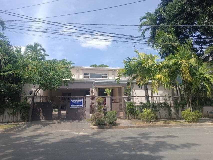 Refreshed modern 2 storey - Dasmarinas Village, Makati - photo 1