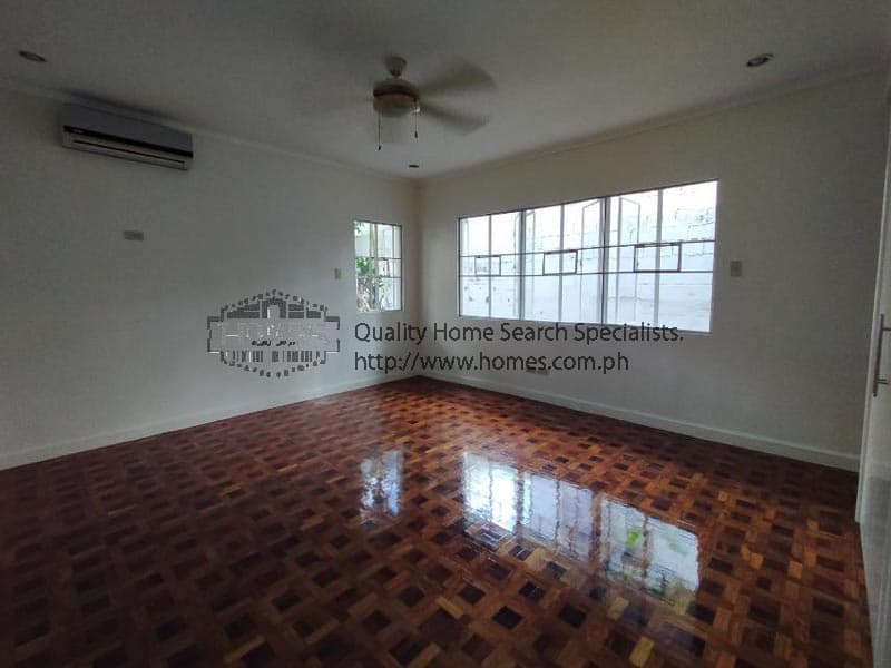 Centrally located bungalow - photo 2