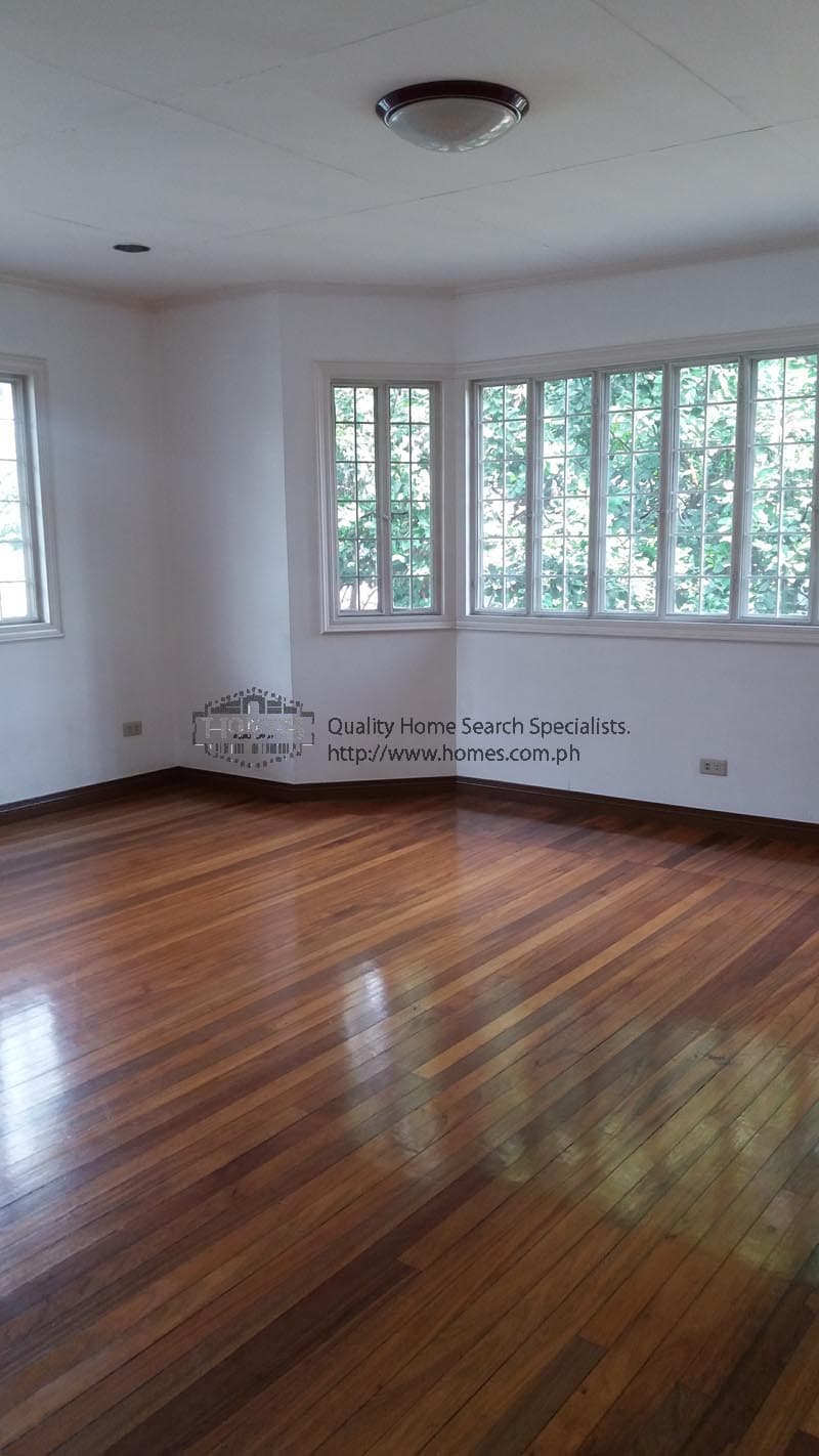 Clean 4 Bedroom - photo 3