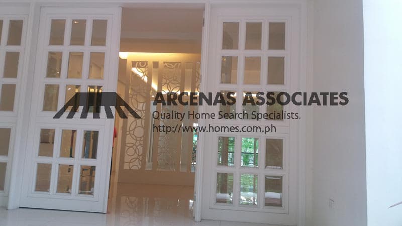 Welcoming and spacious 2-storey - photo 3