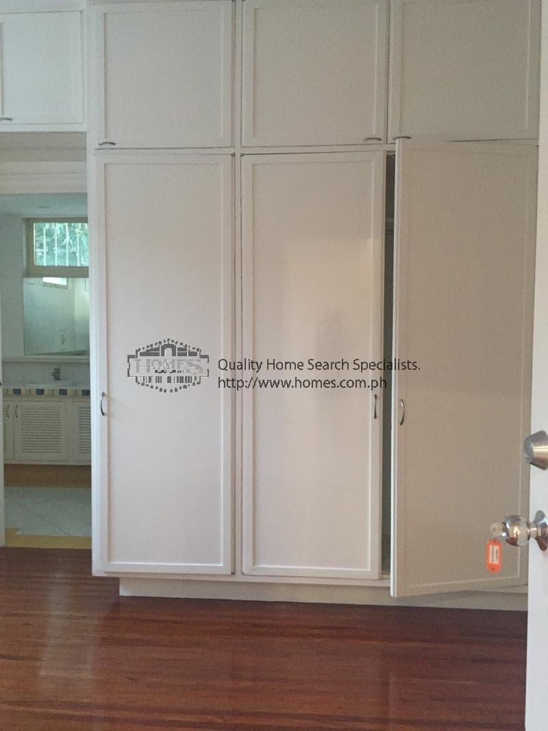 Large Multi bedroom Two Storey - photo 2