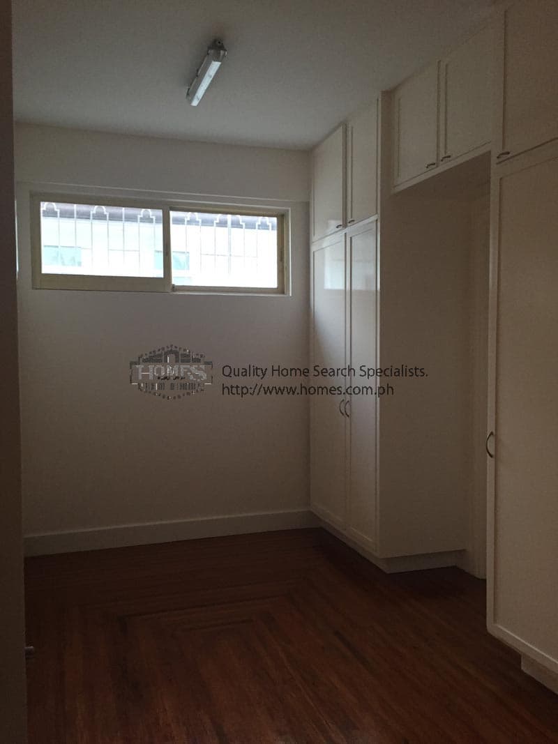 Large Multi bedroom Two Storey - photo 3