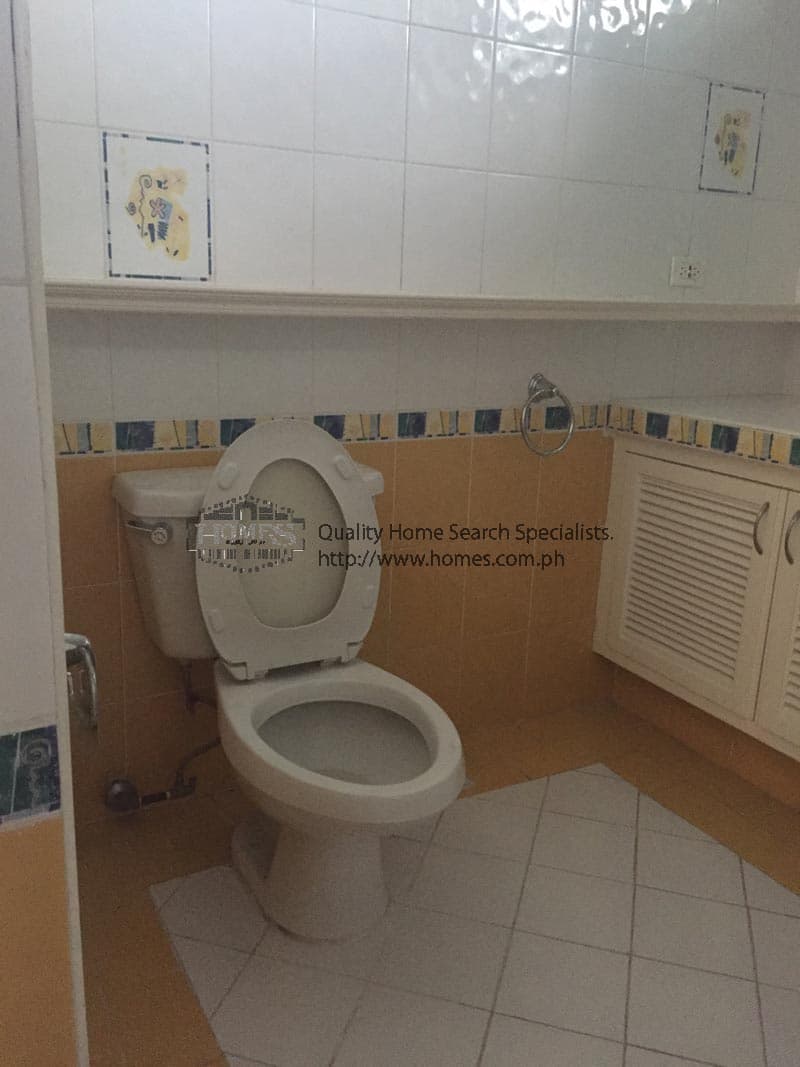 Large Multi bedroom Two Storey - photo 4