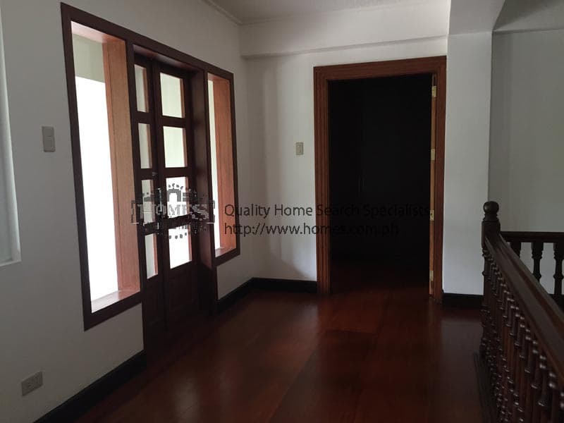 Renovated bright 2 storey - photo 2