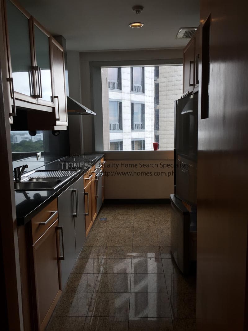 Spacious fully furnished 2-bedroom condominium at Regent Parkway - photo 5