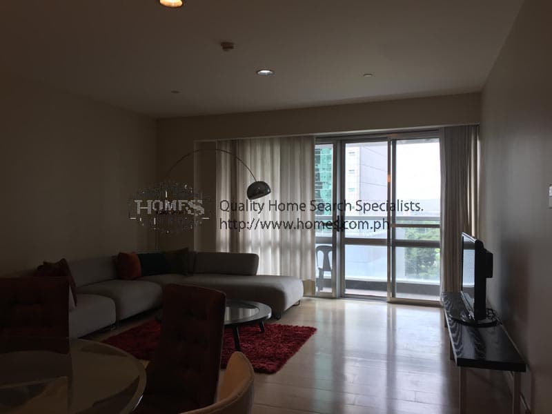 Spacious fully furnished 2-bedroom condominium at Regent Parkway - photo 3
