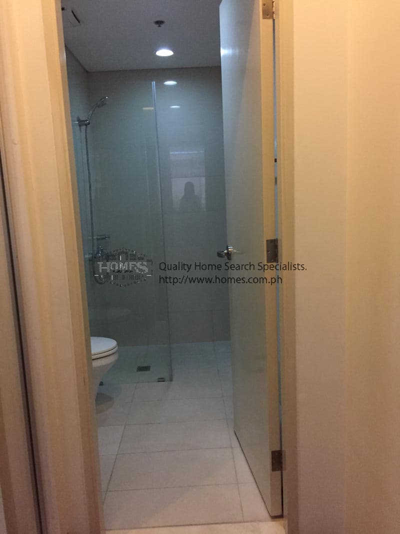 Modern fully furnished 2-bedroom condominium  at Arya Residences - photo 5