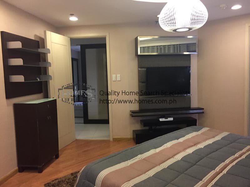 classy fully furnished 2-bedroom condominium - photo 4