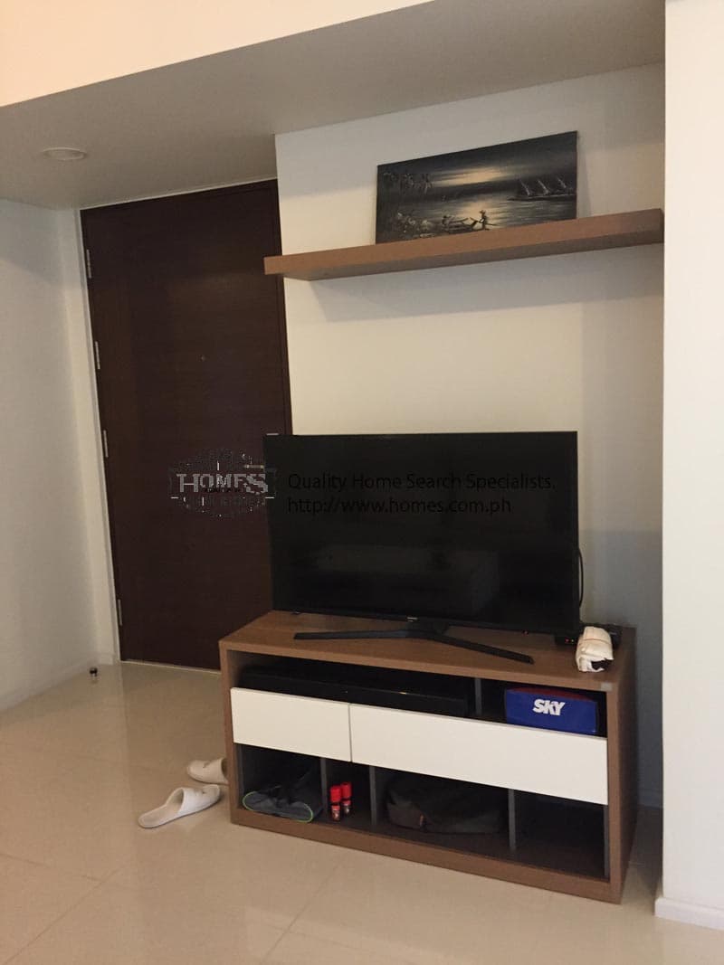 classy and fully furnished 2-bedroom condominium with balcony - photo 4