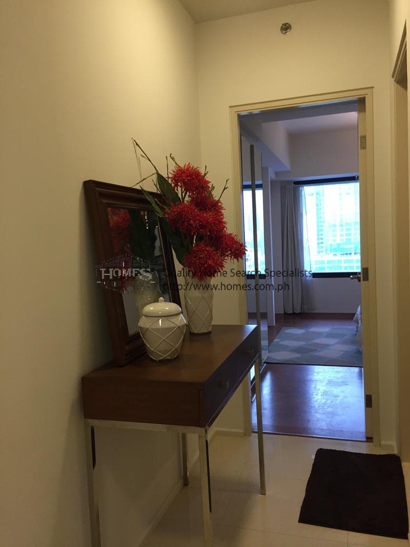 Elegant fully furnished 2-bedroom condominium with Balcony - Bonifacio Global City, Taguig - photo 1