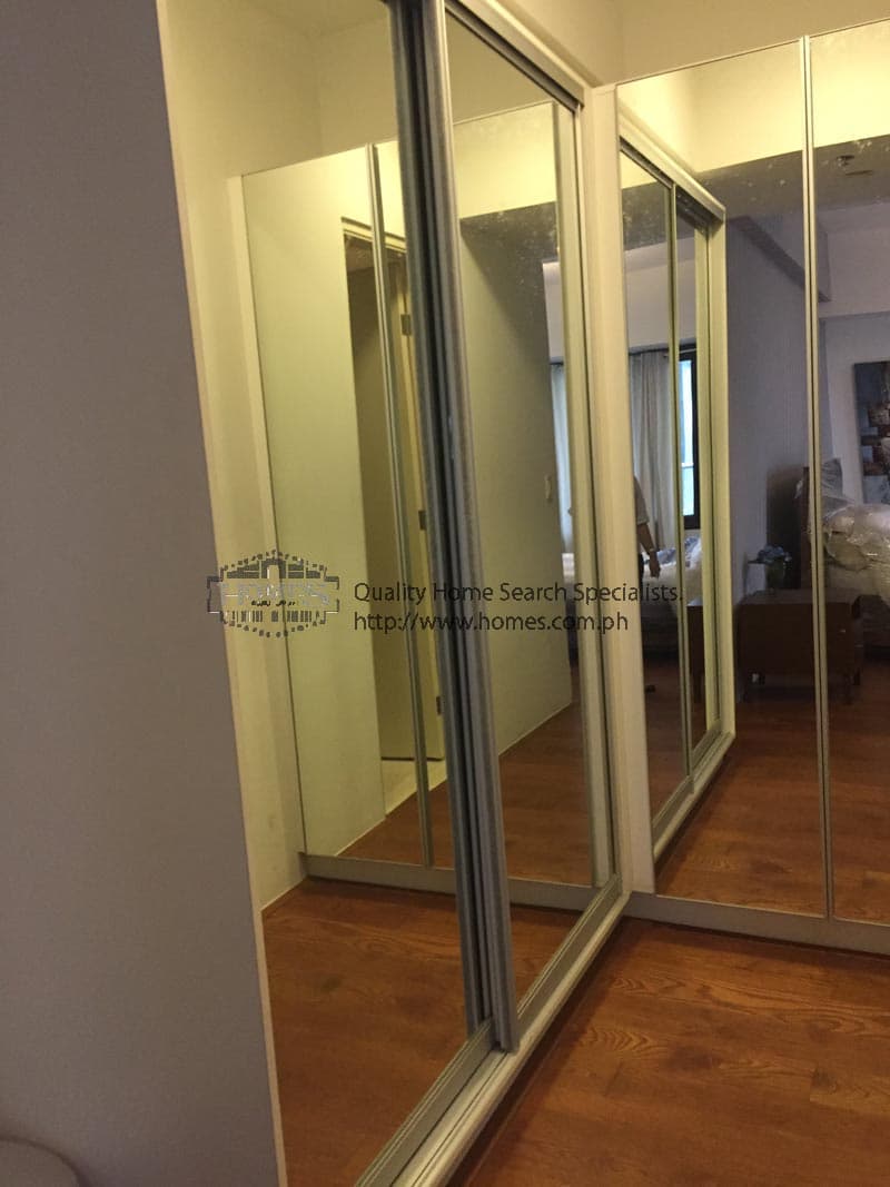 Elegant fully furnished 2-bedroom condominium with Balcony - photo 4