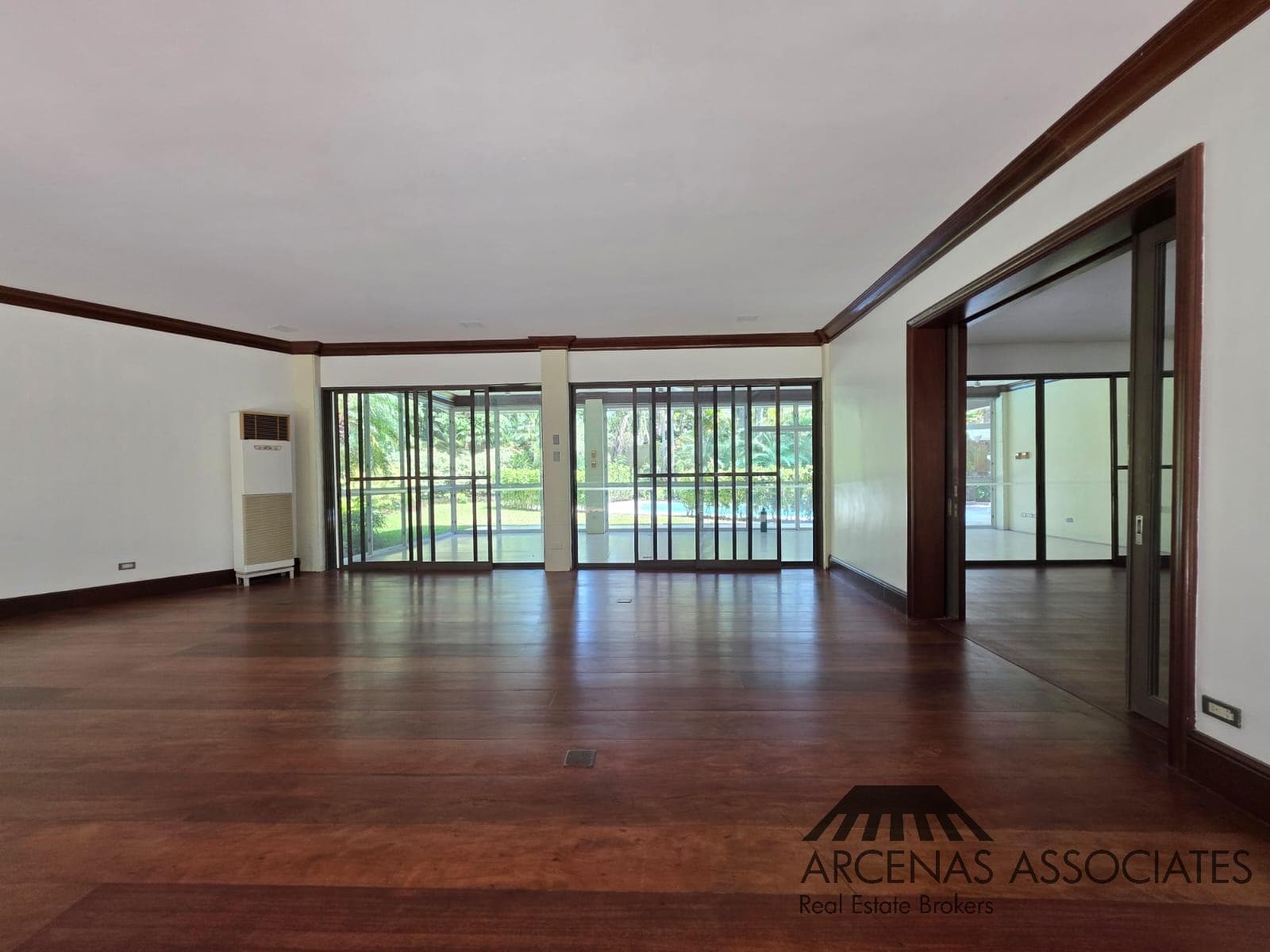 Spacious and Elegant Bungalow - photo 3