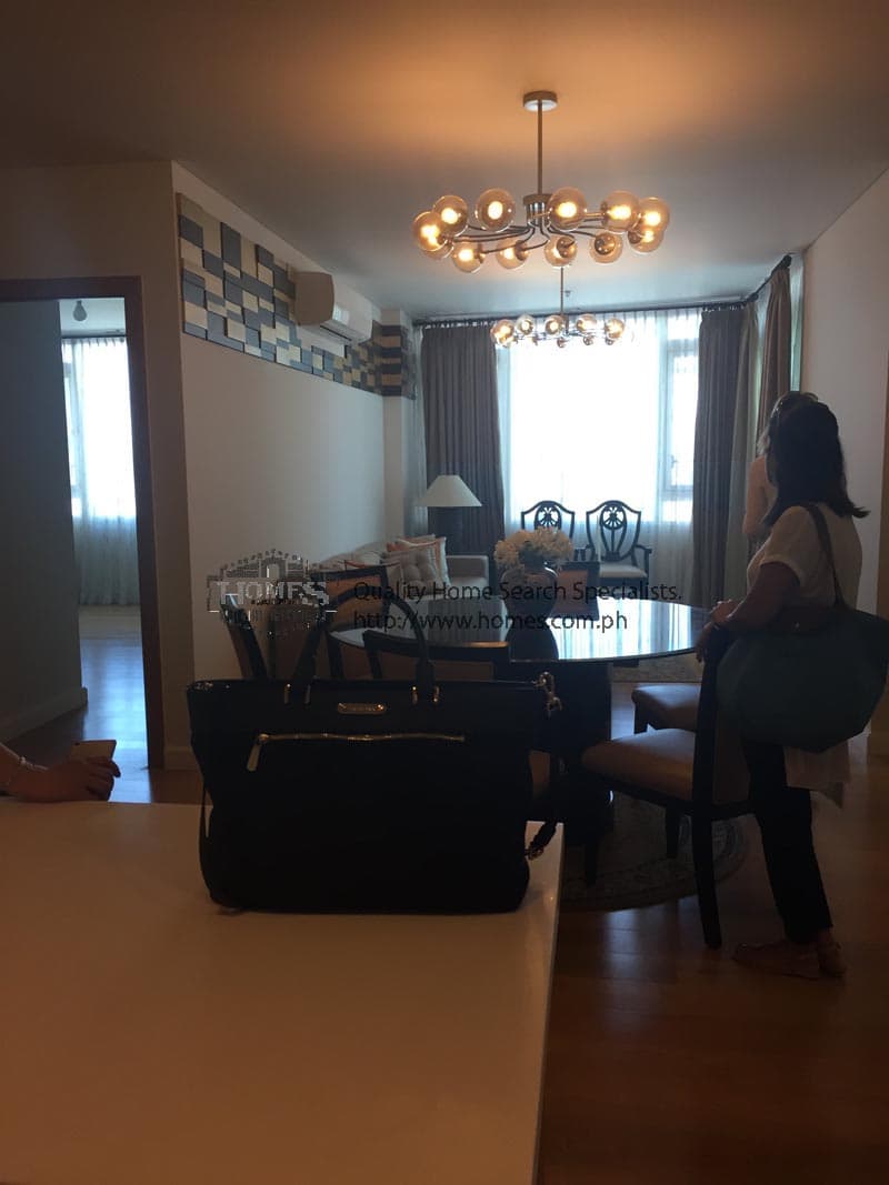 Gorgeous and Sophisticated 2-bedroom - photo 2