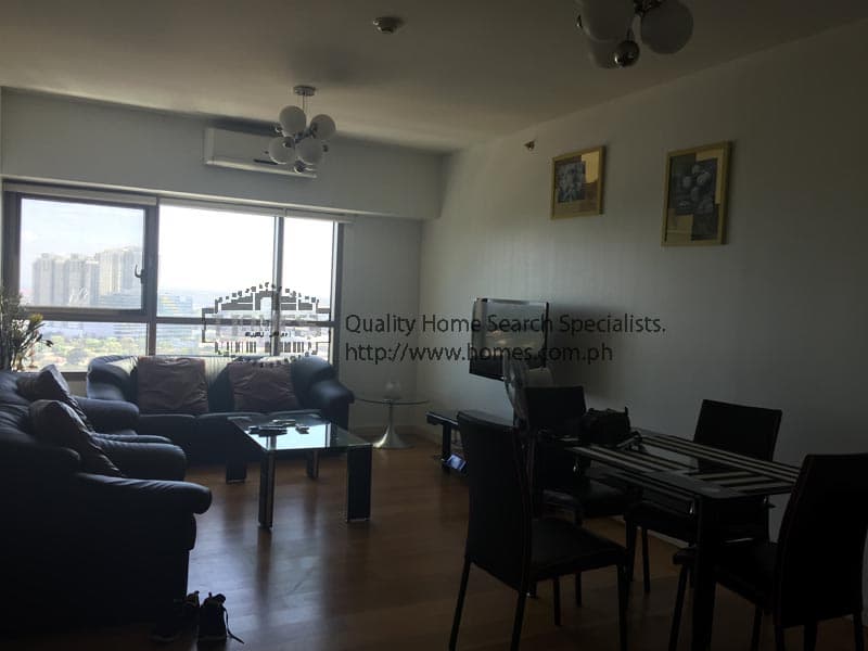 Captivating sunlit 2-bedroom - photo 2